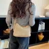 Bolsa de palha trançada feminina para exportação, bolsa de ombro para férias na praia 2026, estilo japonês simples e casual, bolsa de palha versátil para usar sob o braço
