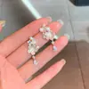 Brincos metálicos simples e versáteis estilo coreano com um toque elegante e sofisticado, populares para o dia a dia, ear cuffs de círculo geométrico e acessórios de orelha