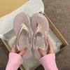 2025 Nuevo Estilo Caliente de Verano Sandalias de Chancla Exterior con Tacón de Cuña Elegante para Mujer Estilo de Noche Simples Súper Suaves con Suela Gruesa