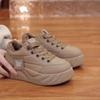 Zapatos de pan de suela gruesa para mujer 2024 nuevas explosiones zapatos comodín para aumentar la altura otoño e invierno zapatos de lona para mujer con forro polar zapatos negros para mujer