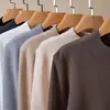 Inverno Novo Masculino Jovem Casual Camisa de Tricô Gola Alta Meia Cor Sólida Simples Camisa Base Bonita Tendência