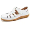Sandálias Retro Artesanais de Verão de Tamanho Grande 35-46 Sola Macia Sapatos de Mãe Velcros Casuais Sapatos Femininos Sapatos de Praia