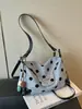 Bolsa de Tecido de Bolinhas de Moda de Nicho de Verão de Alta Qualidade, Bolsa de Ombro Exclusiva para Uso Externo para Mulheres, Bolsa de Ombro Versátil de Grande Capacidade para Mulheres