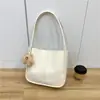 Bolso Casual con Colgante para Mujer, Gran Capacidad, Estilo Nuevo, Adecuado para Ir al Trabajo, Bolso de Hombro Único para Debajo del Brazo, Bolso Tote Vintage Versátil de Gama Alta