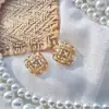 Pendientes Europeos y Americanos de Nuevo Estilo Pequeños Waffle Aromático Corte Cuadrado Tejidos Zirconia Diamante de Color Elegantes de Moda Elegantes Versátiles