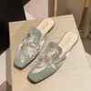 Novas Tamancas Bordadas Estilo Chinês Fechadas para Mulheres, Adequadas para Uso Externo, Novidade Primavera/Verão 2026, Tamancas Planas Versáteis Retrô