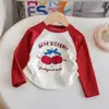 Camiseta Plush Casual com Manga Longa, Absorvente de Suor, Gola Redonda, Estampada com Letras, Estilosa, Versátil, Camada Base, Roupa de Bebê para Primavera e Outono