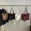 Bolsa Tote Grande Capacidade Retrô 2025 Nova Tendência Bolsa de Ombro em Couro Macio Bolsa Casual Elegante para Trabalho e Dia a Dia