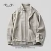 Nova Jaqueta de Couro PU Rasgado com Costura Dividida Retro Americana Outono e Inverno Moda de Rua Masculina Marca de Moda Jaqueta com Gola Alta para Motociclista