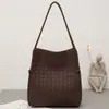Bolsa feminina de couro bovino trançado Novo estilo coreano moderna de ombro moderna versátil grande capacidade debaixo do braço de couro bolsa feminina