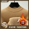 Suéter de lana para hombre al por mayor del fabricante con forro polar integrado, nuevo modelo otoño e invierno 2025, cuello semi-alto, felpa, suéter de lujo ligero para hombre