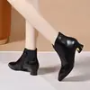Botas de Cano Curto Apontadas Femininas para Outono e Inverno, Estilo Britânico, Botas de Couro de Salto Baixo Únicas e Personalizadas, Botas de Algodão Simples e Elegantes