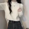 Suéter de punto blanco de una pieza de terciopelo de visón para mujer, adecuado para primavera y otoño, con forro polar añadido para una sensación de alta gama y elegancia, con cuello semi-alto y diseñado como una prenda base.