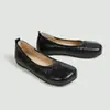 Zapatos de mujer planos y de suela blanda, de estilo europeo y americano, para venta al por mayor, nuevos y populares para otoño 2026, bailarinas de punta redonda poco profundas