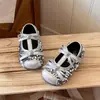 Sapatos de Princesa Brilhantes Estilosos para Meninas Primavera/Outono 2026 Moda para Bebês Sapatos Individuais de Corte Baixo com Laço Sapatos Pequenos de Couro para Meninas