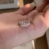 Anel de Zircônia Estrela Envolto em Flores Mais Vendido Estilo Nicho Cool Indiferente Sensação de Alto Padrão Joia de Mão da Moda de Luxo Leve