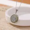 Yiluyin Plata Pura S925 Jade Hetian Jade Verde Montaña Espíritu Moneda Colgante Redondo Estilo Chino Nuevo Estilo Chino Colgante
