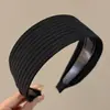 Nueva diadema de ala ancha 2026 para mujer, diseñada para levantar la línea del cabello y mantener el cabello en su lugar mientras te lavas la cara, con un estilo retro adecuado para otoño e invierno, y ofreciendo un aspecto sofisticado