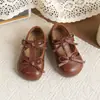 Sapatos de Couro Vermelho para Meninas Sapatos de Princesa Macios e Modernos Nova Coleção Primavera 2026 Sapatos Individuais Duplos com Laço para Meninas Mocassins