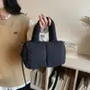 Bolsa de Mão Acolchoada de Algodão Transfronteiriça, Leve, Nova Moda Primavera 2026 Bolsa de Ombro Preenchida com Algodão, Bolsa Transversal Versátil de Grande Capacidade