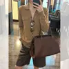 Cárdigan de punto color caqui con cuello en V estilo Old Money para mujer Uso a principios de otoño Sencillo para el trabajo Suelto Informal Camisa Polo Superior