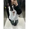 Camiseta casual de manga longa color block preto e branco para mulheres, adequada para primavera e outono, com mangas raglan, corte solto e efeito emagrecedor, perfeita como peça básica para sobreposição