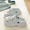 Cómodos y Versátiles Populares Bricolaje Lindo Dibujos Animados IP2026 Verano EVA Ligero Aumenta Altura Zuecos para Viajar para Mujeres