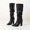 Botas Femininas de Outono e Inverno Bico Fino Estilo Martin Cor Sólida Cano Alto Couro Leve Calce Fácil Solado de Borracha Macia Salto Alto Tamanho Grande Botas Femininas