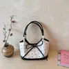 Bolsas femininas populares deste ano 2026 nova bolsa de mão com laço da moda bolsa tipo balde com um toque de luxo bolsa de ombro versátil