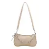 Bolso de hombro y axila de moda y con estilo, nuevo diseño de moda de verano 2026, simple y único, con colgante, para mujer