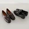 2026 Nuevo Estilo Mocasines Franceses Retro de Punta Redonda con Hebilla Metálica para Mujer, Zapatos Pequeños de Cuero Estilo Británico, Cómodos para Mujer