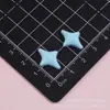 Accesorios de resina de color sólido brillante con forma de estrella de cuatro puntas, materiales DIY de pegamento cremoso para fundas de teléfono, imanes de nevera y accesorios para el cabello