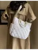 Bolsa de Tecido Transfronteiriça para Mulheres, Grande Capacidade, Nova Bolsa de Ombro Transversal Acolchoada Outono e Inverno 2026, Bolsa Tote de Alta Qualidade para o Dia a Dia