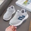 Zapatos deportivos para niños, nueva colección otoño 2026: zapatillas de correr a rayas transpirables y duraderas para niños, zapatillas casuales ligeras para niñas