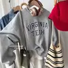 Sudadera con capucha gris estilo americano para mujer, nuevo modelo popular 2026, top casual con forro polar para principios de verano para mujeres petite, extremadamente elegante