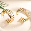 Pendientes de Flor de Rosa Hueca de Diseño Único Retro Cruzado de Nicho para Mujer Pendientes de Brazalete de Oreja de Temperamento Francés de Lujo Ligero