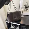 Bolsa Tote com Corrente Grande Capacidade para o Dia a Dia Prata Bolsa de Ombro de Alto Padrão Novo Design de Nicho Retro Transversal Bolsa Feminina