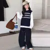 Conjunto de Outono para Meninas 2026 Novo Estilo Crianças de Meia-Idade e Mais Velhas Moda Estilo Coreano Colete Listrado Camada de Base Calça de Pernas Largas Conjunto de Três Peças