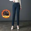 8198 jeans grossos com forro de fleece mom calças de inverno de algodão calças calças lápis retas calças stretch para mulheres de meia-idade e idosos