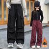 Calças Cargo Forradas com Fleece para Meninas Outono/Inverno 2025 Novo Estilo Calças Casuais de Inverno para Crianças Maiores com Fleece Integrado Calças de Perna Larga Tendência