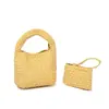 Bolso Tejido a Mano de Cuero PU Suave Nuevo 2025 Bolso Satchel para Mujer Cesta de Verduras Bolso Pequeño Bolso Cruzado de Viaje para Desplazamiento de Moda