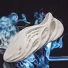 Comércio exterior 2022 verão novo coco Baotou buraco sapatos masculino e feminino Tamanho grande Praia eva casal sandálias atacado
