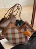 Bolsa Grande Capacidade Feminina 2024 Novo Estilo Coreano Xadrez Popular Versátil Tecido de Lã Bolsa Retrô Stylist Casual Bolsa de Ombro