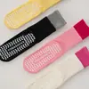 Calcetines de Yoga para Mujer Calcetines Deportivos para Correr de Media Pantorrilla Antideslizantes Bloque de Color Canalé Doble para Gimnasio en Casa Entrenamiento Cuerda para Saltar Calcetines de Piso