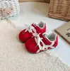 Sapatos para Meninas 2026 Primavera/Outono Novos Infantis Cor Doce Cabeça de Manga Sapatos de Treino Alemães Casuais Versáteis Sapatos Forrest Gump