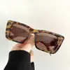 Nuevas gafas de sol de moda estilo europeo y americano transfronterizo, marco cuadrado personalizado de alta gama, patillas irregulares, adelgazantes