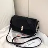 Bolso de Hombro Texturizado de Gama Alta para Mujer, Bolso Nuevo Retro de Moda Otoño e Invierno 2025, Bolso Baguette Versátil con Textura de Nicho