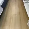 Suelo Laminado Compuesto Reforzado, Imitación Madera Maciza, Impermeable y Resistente al Desgaste, Adecuado para Uso Residencial, Calefacción por Suelo Radiante Interior, 12 mm, Estilo Minimalista Nórdico