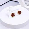 Pulseira de Aço Titânio Trevo da Sorte Flor de Cinco Folhas, Simples e Fashion, Versátil, Estilo de Luxo Leve, Conjunto de Joias de Madrepérola Dupla Face