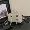 Bolso tipo Boston casual ligero de dos tonos 2026 nuevo versátil moda de invierno bandolera y de hombro